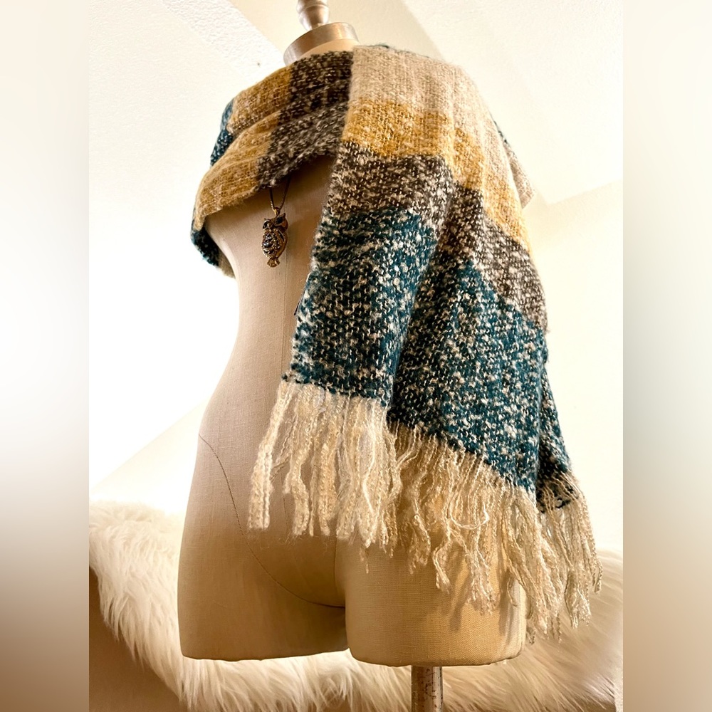 NWT Knit Scarf